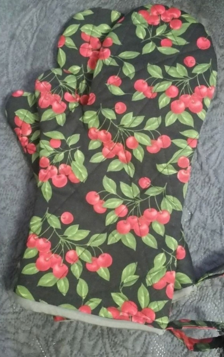 Cherries Oven Mitts
